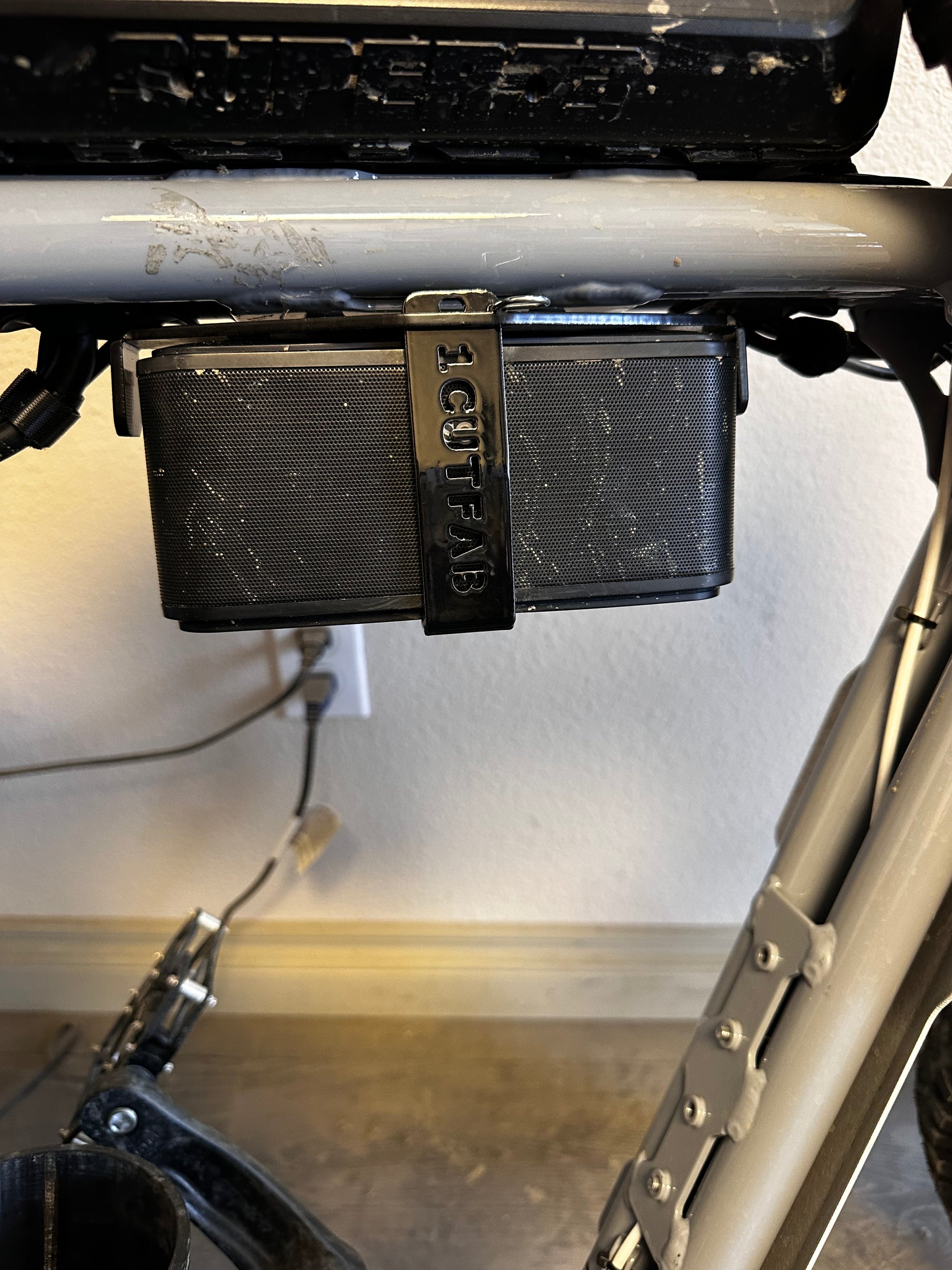 Black Locking Speaker Mount